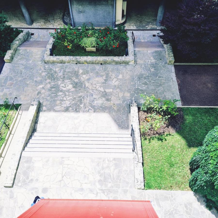 Double Bed Room Homestay Shared Accommodation Paris Exterior photo