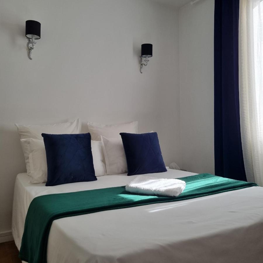 Double Bed Room Homestay Shared Accommodation Paris Exterior photo